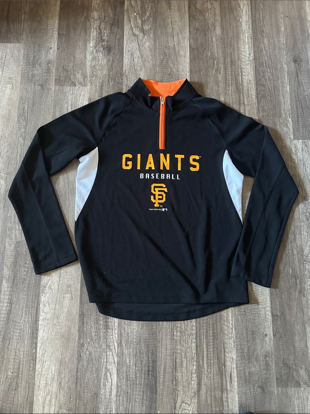 Womenβs Giants Genuine Merchandise Team Athletics Half Zip shirt in size Large